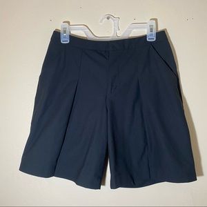 Lululemon Black Pleated Long Story Bermuda Golf Shorts

Size 6
